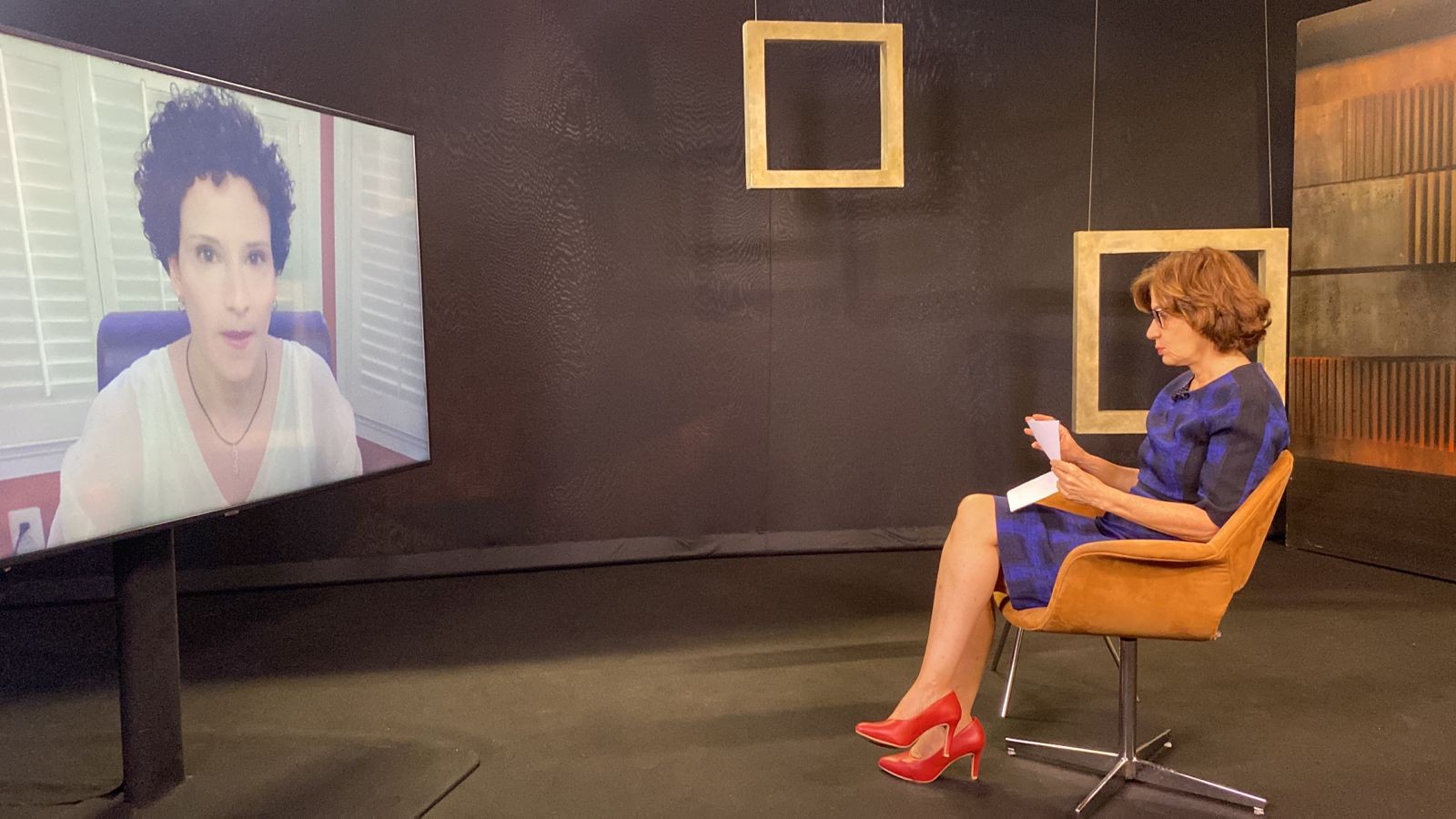 A economista Monica de Bolle, pesquisadora sênior do Peterson Institute, concede entrevista à jornalista Míriam Leitão, na Globonews (março de 2022)