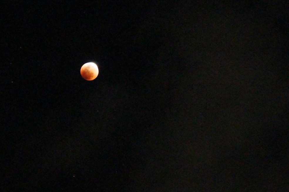 Eclipse da Lua visto do Paraná — Foto: Juliane Rojas