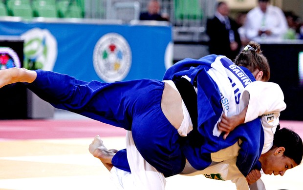 Jéssica Pereira e Gabriel Mendes sobem ao pódio do Mundial sub-21
