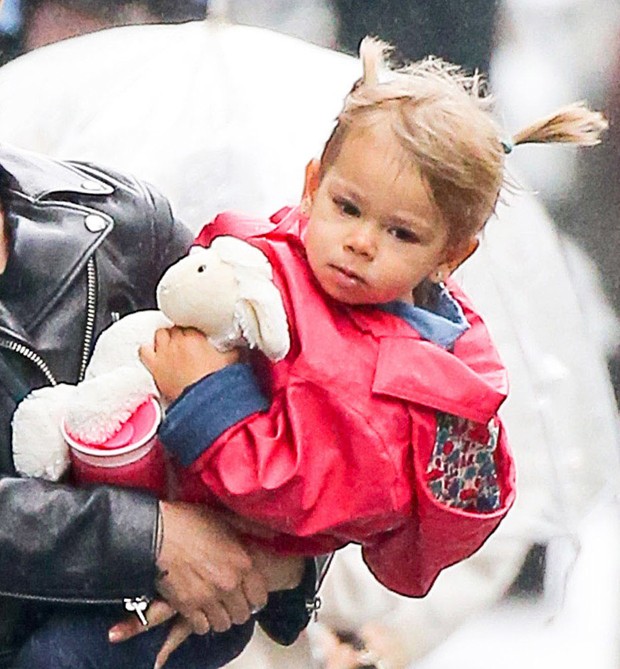 Rose, filha de  Scarlett Johansson e Romain Dauriac (Foto: Grosby Group)