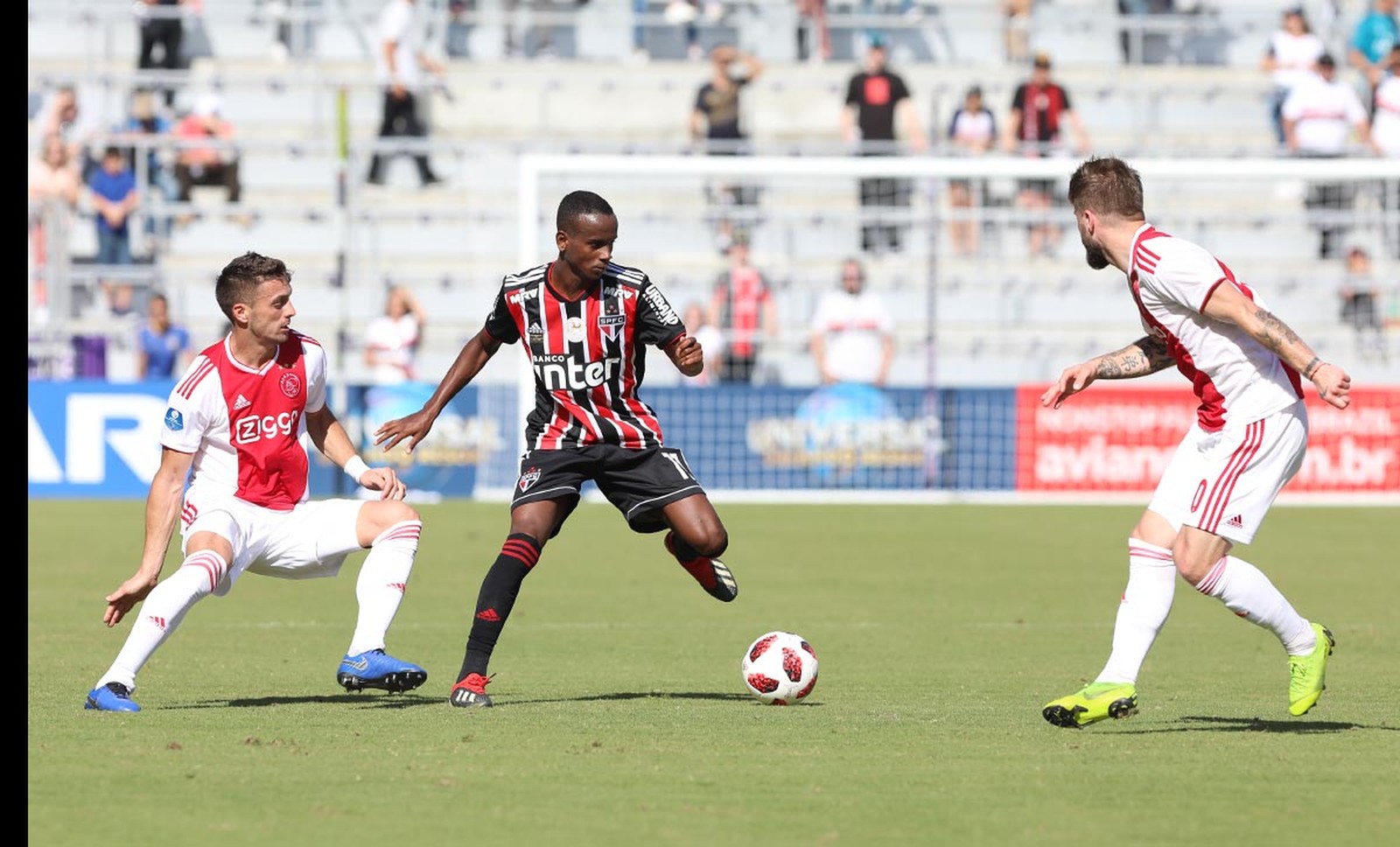 Sem espaço no profissional, Helinho retorna ao sub-20 do São Paulo