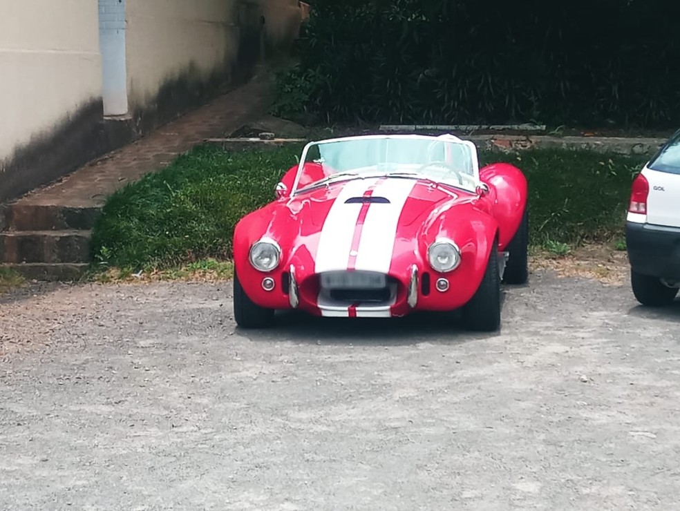 Cinco veículos de luxo foram apreendidos — Foto: Eduardo Andrade/RPC