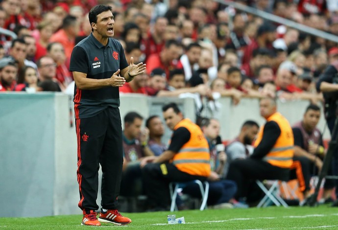 Zé Ricardo deixa premiação de lado e elogia ano do Fla: Saldo bem positivo