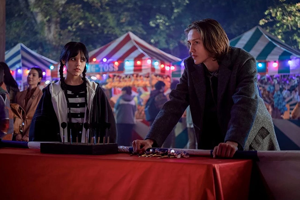 Jenna Ortega e Percy Hynes White como Wandinha e Xavier Thorpe, respectivamente, em 'Wandinha' &mdash; Foto: IMDB