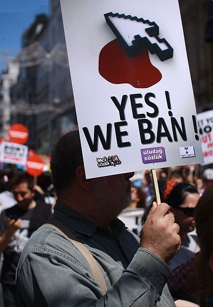 Protestos contra censura online na Turquia em 2011 (Foto: Erdem Civelek/Wikimedia Commons)