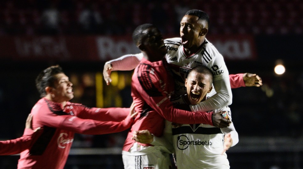 Você sabia? Golaço da virada do São Paulo saiu de improviso criado durante atendimento a goleiro