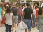 Movimento de consumidores aumenta em shoppings do Sul de MG