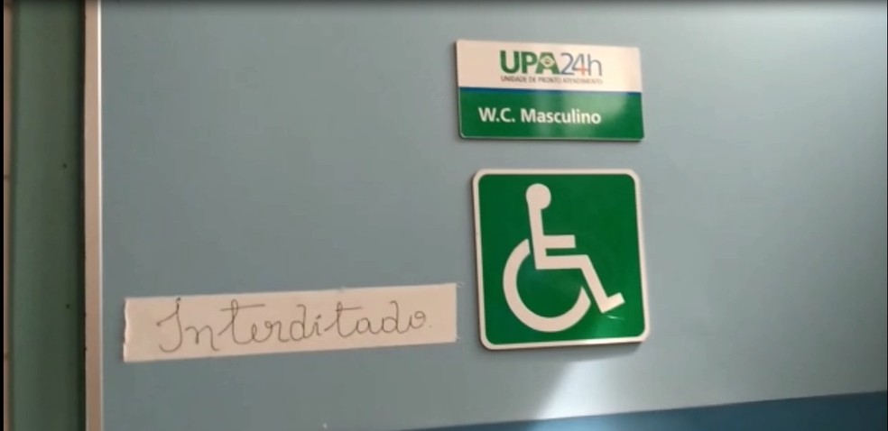 Banheiro na UPA do Belo Horizonte, em Mossor&oacute;, estava interditado na manh&atilde; desta segunda (10).  &mdash; Foto: Reprodu&ccedil;&atilde;o/ Intertv Cabugi