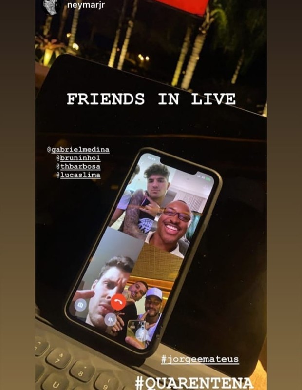 Gabriel Medina, Thiaguinho, Bruninho e Neymar fazem live para assistir live de Jorge e Mateus (Foto: Reprodução/Instagram)
