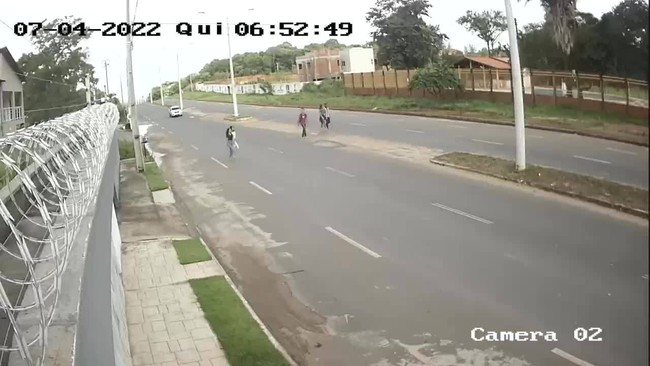 Vídeo mostra adolescentes sendo atropeladas por carro em avenida de Teresina