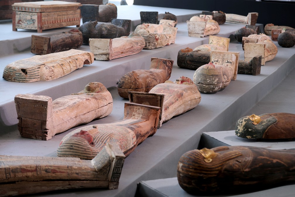 Sarcófagos descobertos datam da dinastia ptolomaica — Foto: Mohamed Abd El Ghany/Reuters