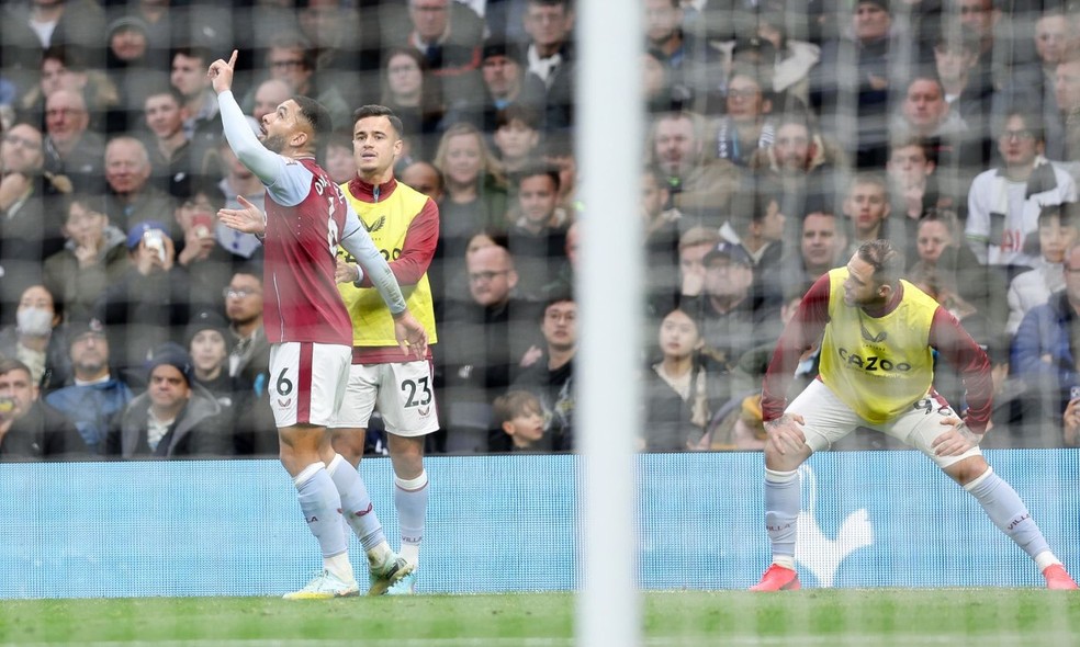 Philippe Coutinho entra em campo pelo Aston Villa e aumenta pessimismo do Corinthians