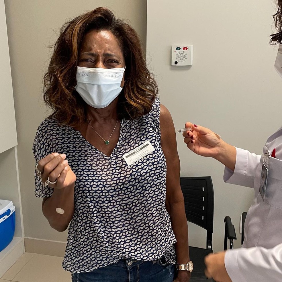 Glória Maria tomou a vacina contra a Covid-19 — Foto: Instagram