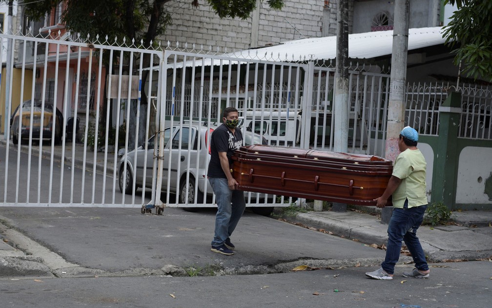 Mortos em casa e cadáveres nas ruas: o colapso funerário causado ...