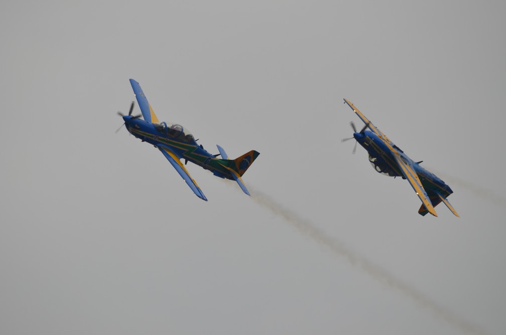 Domingo Aéreo tem apresentação da Esquadrilha da Fumaça, em Pirassununga — Foto: Ana Marin/g1