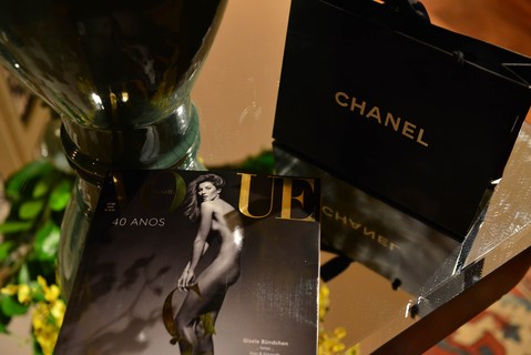 De lembrancinha, a Chanel mimou os convidados com frascos de perfume