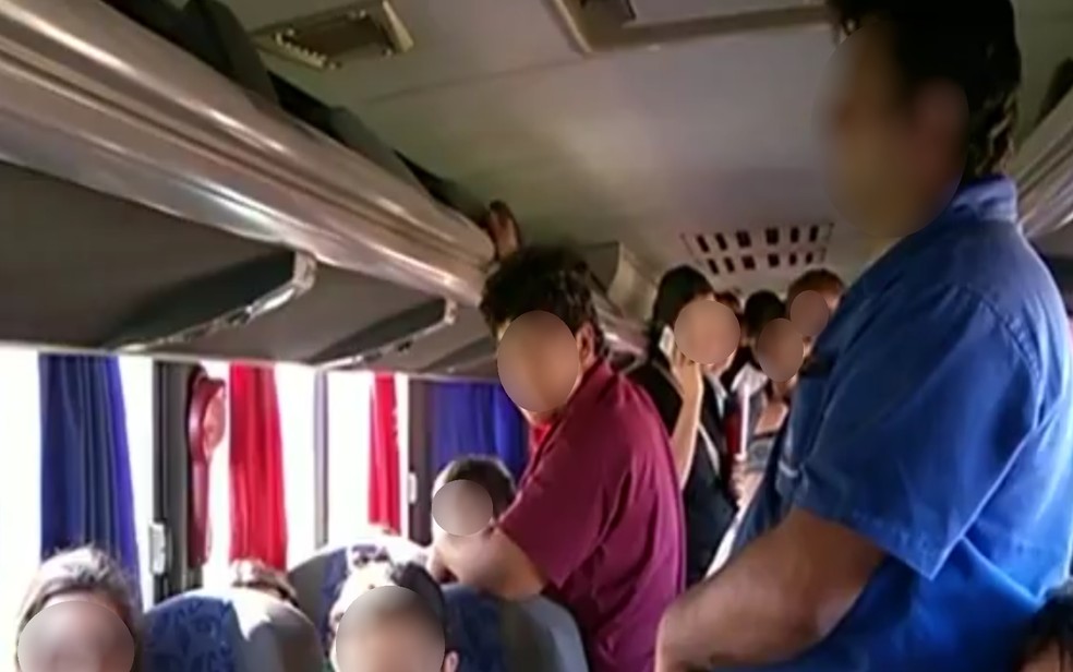 PRF apreende ônibus com excesso de passageiro e conduzido 
