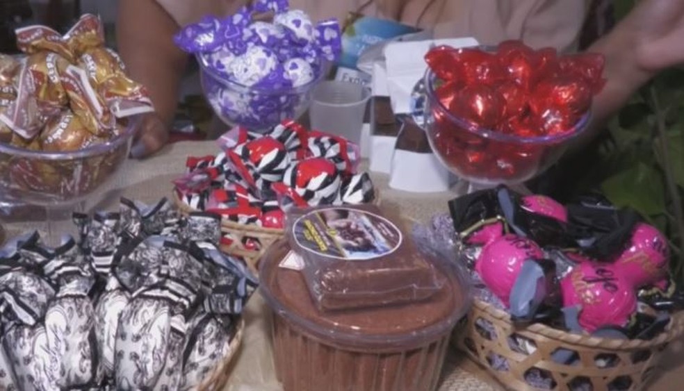 Produtos variados derivados do cacau paraense são expostos em feira internacional. — Foto: TV Liberal