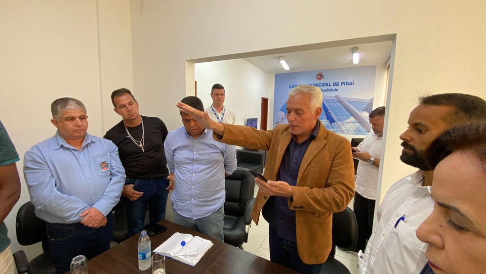 Ricardo Campos toma posse após morte do prefeito Tutuca — Foto: Divulgação/Prefeitura de Piraí