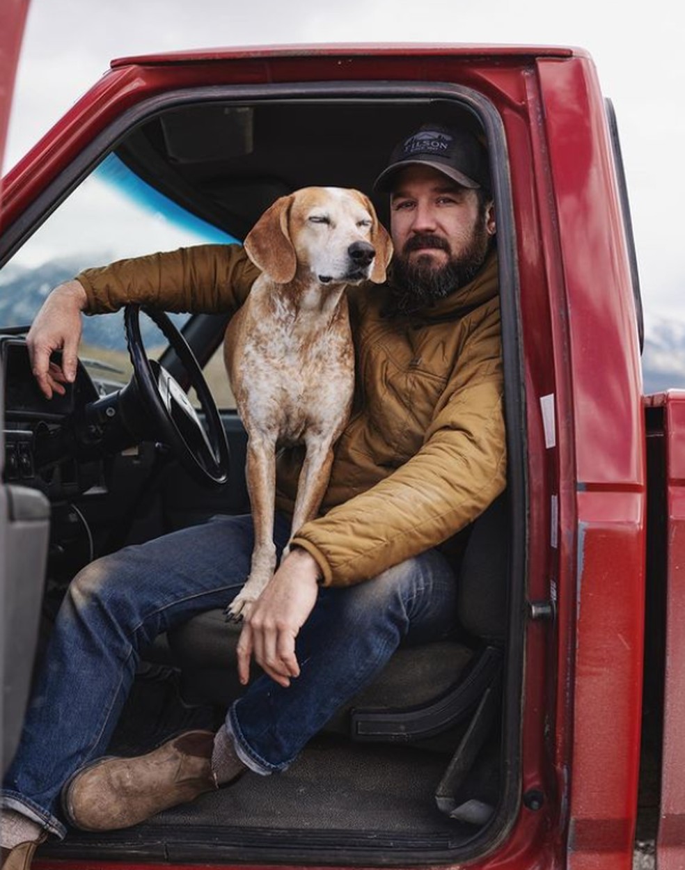 Theron Humphrey e sua cachorra  — Foto: Reprodução/Instagram