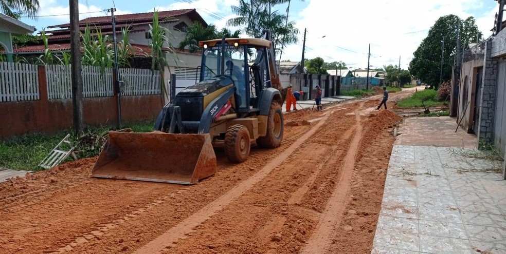 Secretaria faz trabalho paliativo em ruas — Foto: Arquivo/Secretaria de Obras