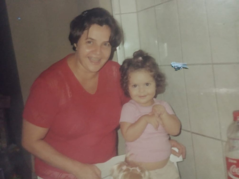Bruna perdeu a mãe de 47 anos para a Covid-19 em abril de 2021 — Foto: Arquivo Pessoal