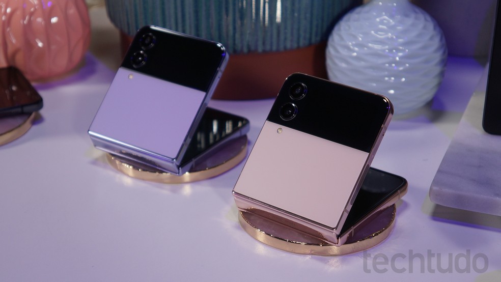 Dobrável Galaxy Z Flip 4 tem tela interna que chega a 6,7 polegadas — Foto: Thássius Veloso/TechTudo