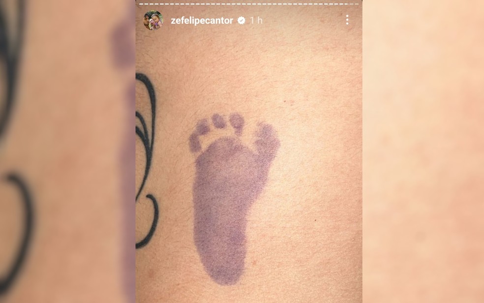 Zé Felipe posta foto do pezinho da filha Maria Flor, que nasceu neste sábado, em Goiânia, Goiás — Foto: Reprodução/Instagram