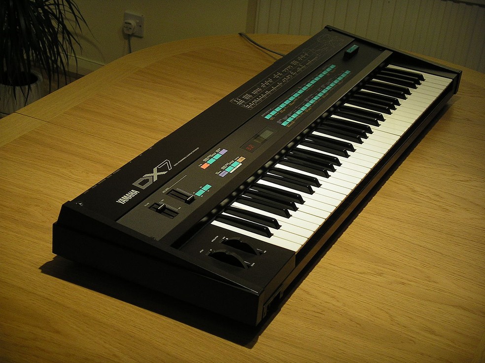 Sintetizador Yamaha DX7 — Foto: Steve Sims/Wikimedia Commons