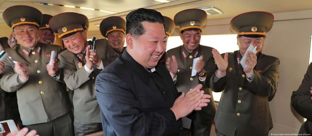 Líder norte-coreano, Kim Jong-un, é presença constante em testes de armas — Foto: Korea News Service/AP