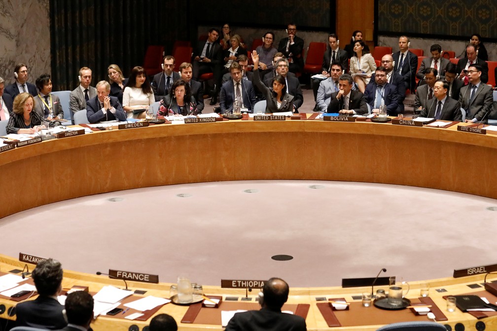Embaixadora dos Estados Unidos na ONU, Nikki Haley vota contra resoluÃ§Ã£o para proteÃ§Ã£o de palestinos em Gaza (Foto: Shannon Stapleton/Reuters)