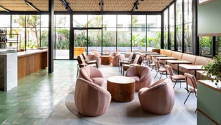 O projeto de interiores vencedor do IF Design Award foi feito pelo escritório M Magalhães Estúdio — Foto: Canopy by Hilton Jardins / Divulgação