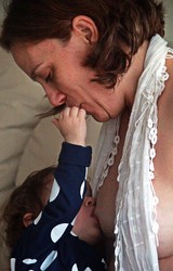 Lua de leite: pele a pele com o bebê (Foto: Caroline Crespo)