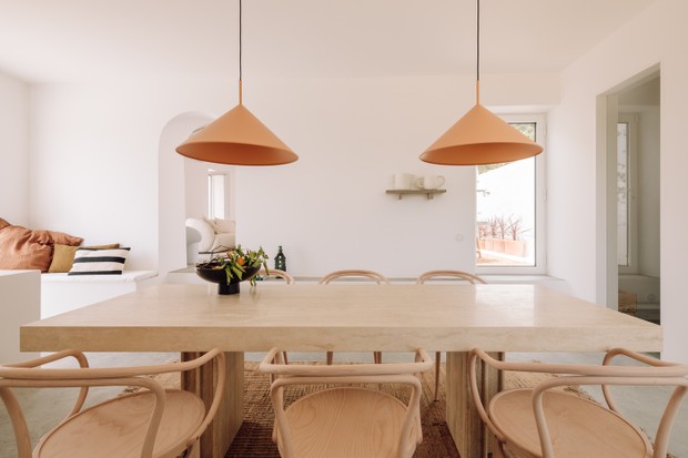 Décor do dia: cozinha minimalista com muita iluminação natural (Foto: © Francisco Nogueira / www.fran)