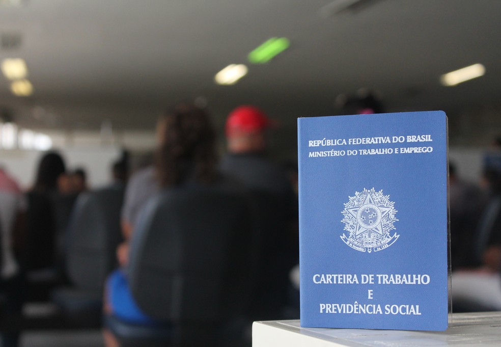 Há vagas com Carteira de Trabalho  — Foto: Beatriz Braga/G1
