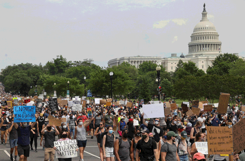 Manifestantes se reúnem neste sábado (6) em Washington, capital dos Estados Unidos, para o 12º dia seguido de protestos antirracistas — Foto: Jonathan Ernst/Reuters