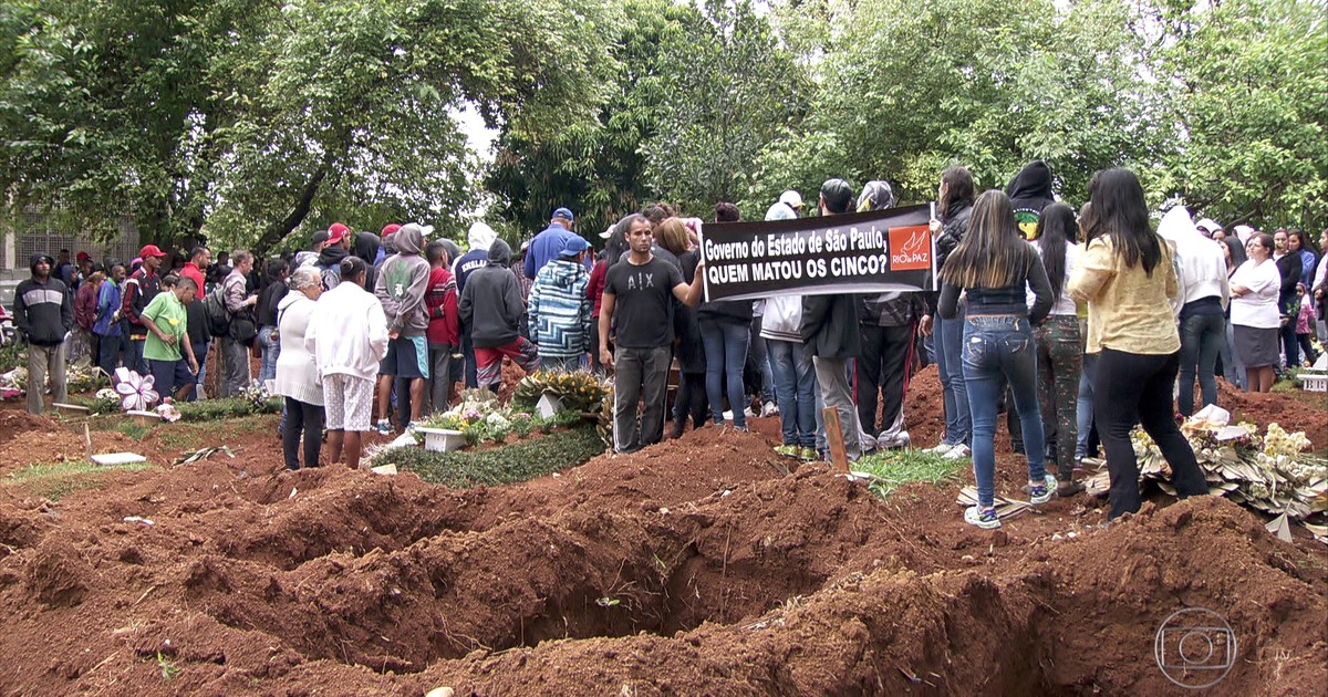 Jornal Nacional - Corpos de 4 dos 5 jovens mortos em chacina em São ...