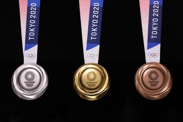 Medalhas de ouro, prata e bronze que serão entregues aos atletas das Olimpíadas (Foto: Reprodução/Tokyo 2020)