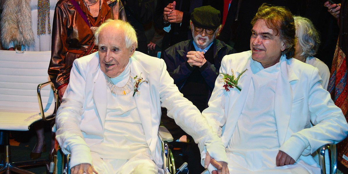 
Aos 86 anos, Zé Celso se casa com Marcelo Drummond no Teatro Oficina