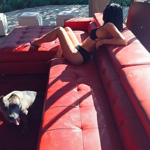 Kylie e seu cachorro (Foto: Instagram)