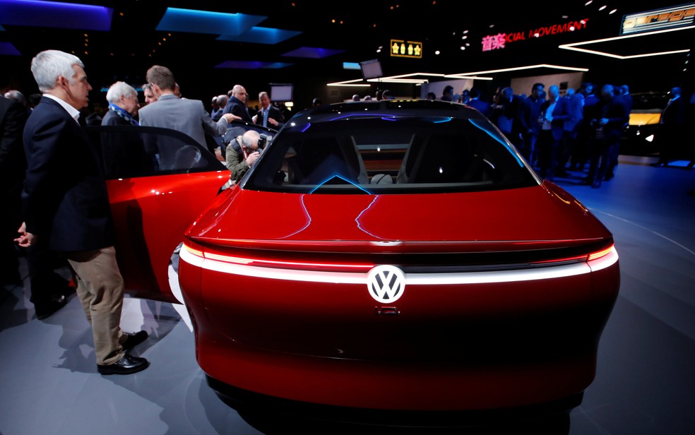 Volkswagen I.D. Vizzion, carro-conceito exibido na véspera do Salão de Genebra (Foto: Denis Balibouse/Reuters)