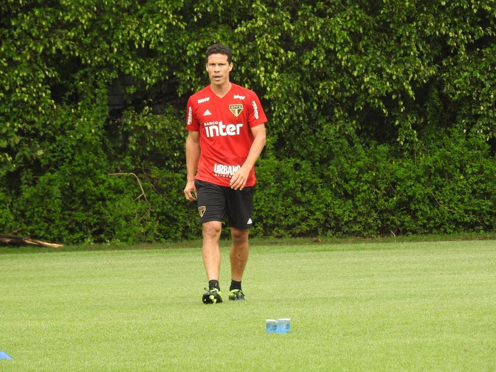 Hernanes no treino do São Paulo — Foto: Marcelo Hazan