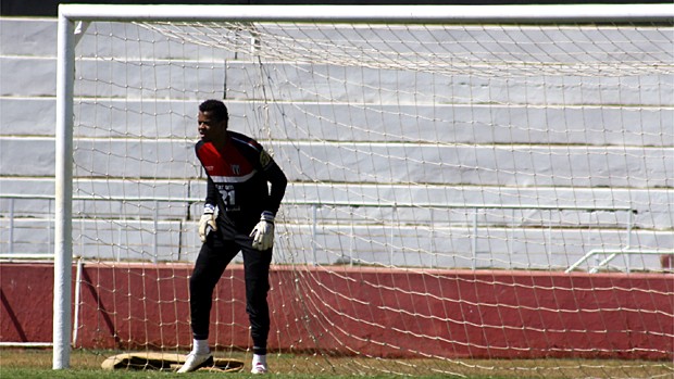 Paulo Vitor chega a 631 minutos sem sofrer gols (Foto: Cleber Akamine / globoesporte.com)
