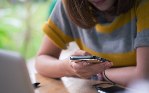 Um celular pode ser 10 vezes mais sujo que um banheiro - &Eacute;poca Neg&oacute;cios |  Vida