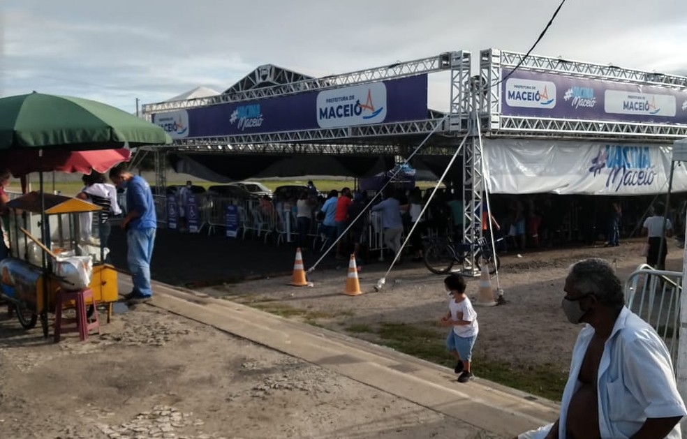 pontos de vacinacao contra covid em maceio encerram atendimento antes do horario divulgado alagoas g1