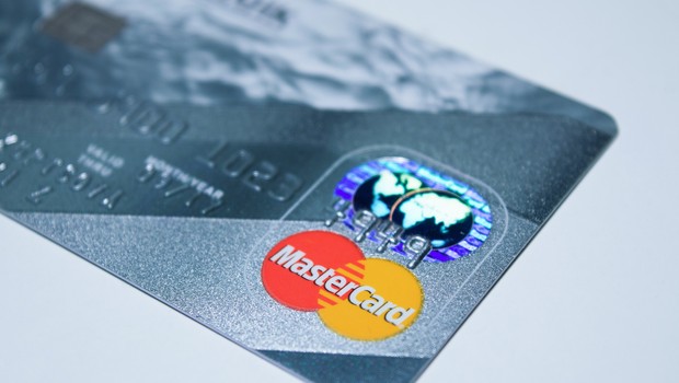Cartão de crédito da Mastercard poderá ter nome escolhido por clientes transgêneros (Foto: Reprodução/Pexel)