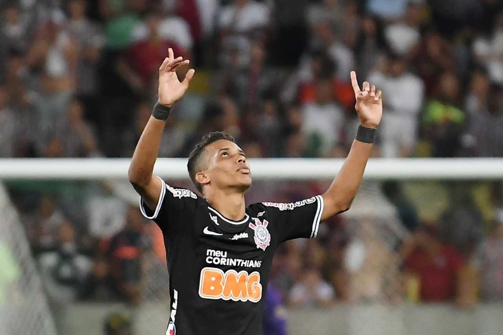 COMENTE: Mesmo jovem Pedrinho deve usar a camisa 10 do Corinthians?