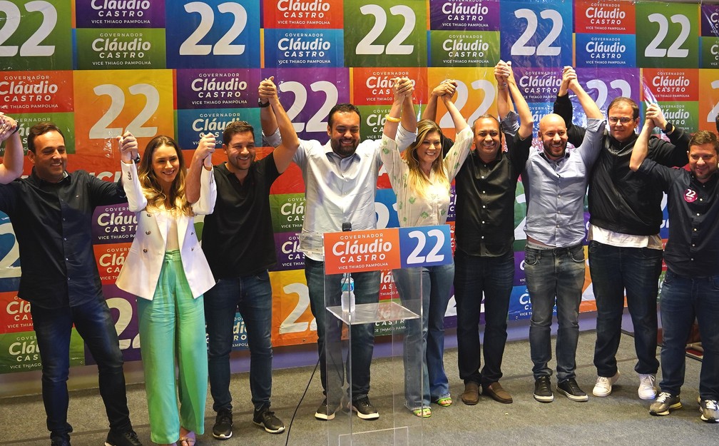 Cláudio Castro, equipe e família comemoram a vitória no RJ — Foto: Marcos Serra Lima/g1
