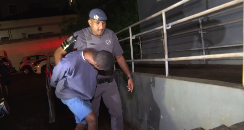 Suspeito de participação em assalto com morte é preso em Ribeirão Preto (SP); polícia deve deixar de publicar imagens de suspeitos. — Foto: Reprodução/EPTV