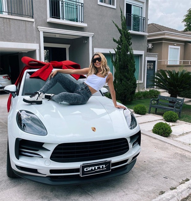 Lexa compra carrão de luxo: Uma Porsche Macan (Foto: Reprodução / Instagram)